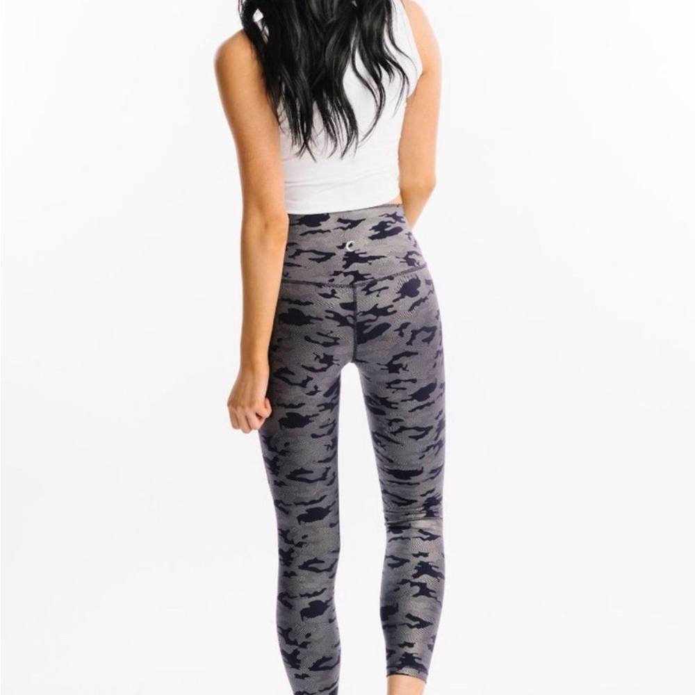 Zyia Active Women’s Silver Camo Supreme Hi-Rise Size 12 Leggings Metallic Sheen‎ - Picture 3 of 10